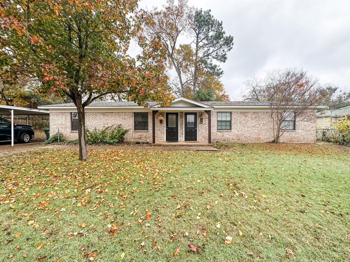 406 E Wells St, Tyler, TX 75701 Townhouse for Rent in Tyler, TX