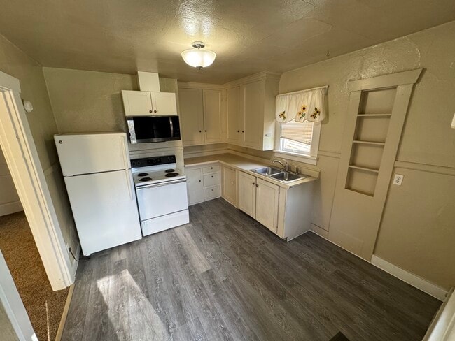 Cocina - 1568 3rd St NE
