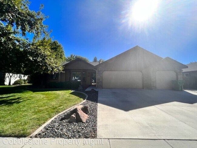 Foto del edificio - 3 br, 2 bath House - 847 E. Finch Creek St.