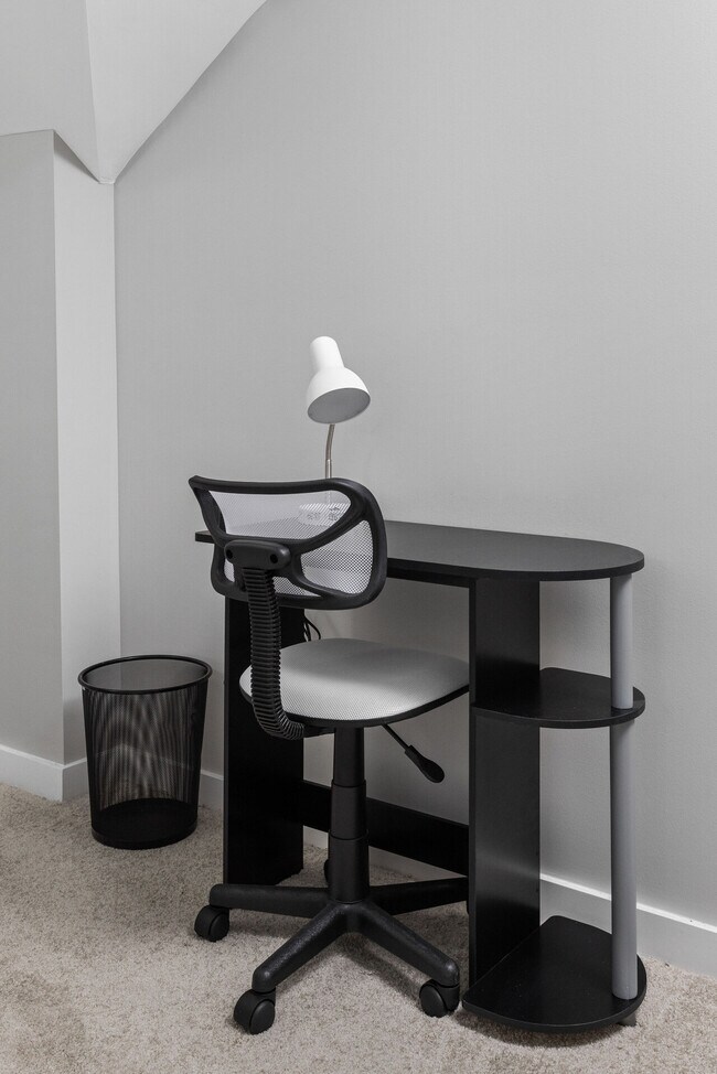 Building Photo - 365 E Morris