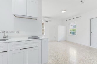 Building Photo - 415 75th St
