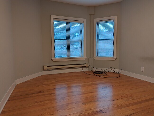 Building Photo - 4453 N Wolcott Ave