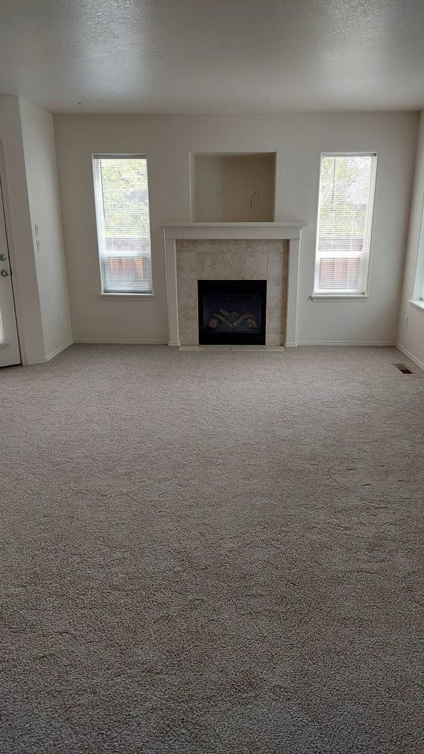 Foto del edificio - 3 Bed/2.5 Bath Townhouse with Garage - NE Bend