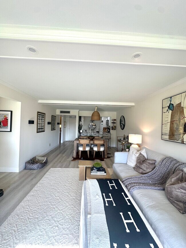 Foto del edificio - 1083 Forest Lakes Dr