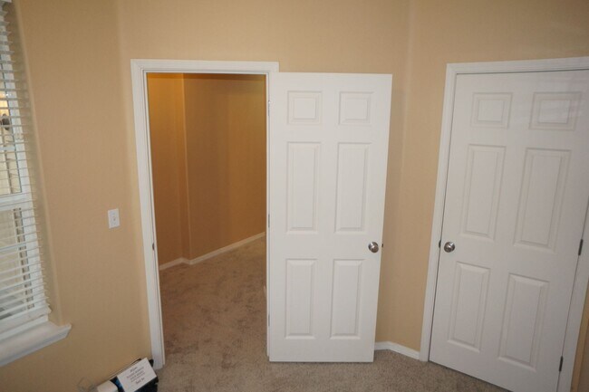 Foto del edificio - 4 bedroom Orenco Garden pet friendly house