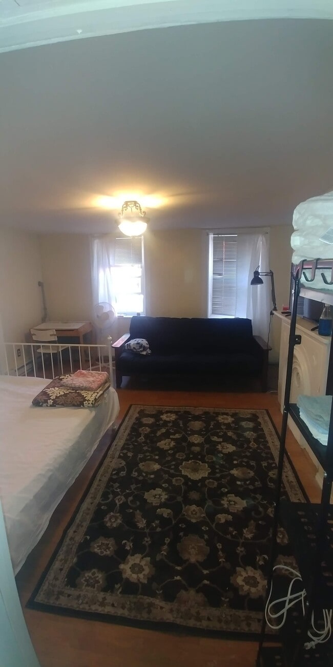 Building Photo - 164 Hull St