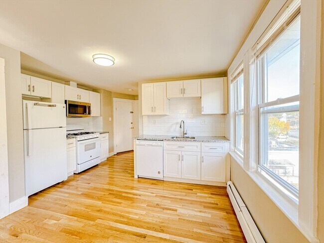 Building Photo - 19 Town Hill St