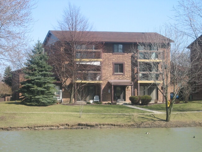 Building Photo - 15122 Quail Hollow Dr