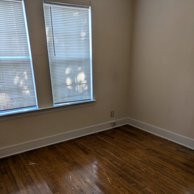 Foto del edificio - 5751 Beechwood Dr