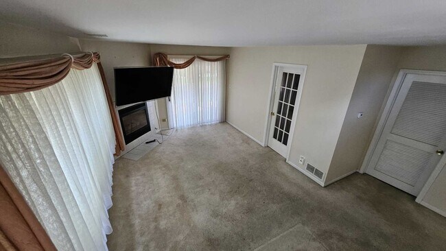 Foto del edificio - 955 Elderberry Cir
