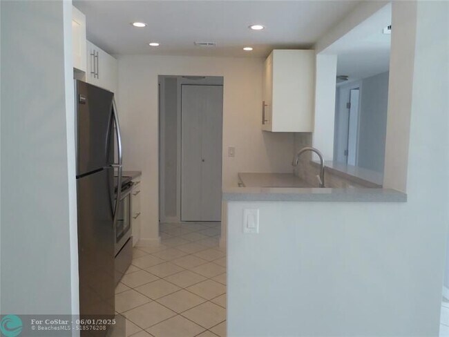 Foto del edificio - 1009 N Ocean Blvd
