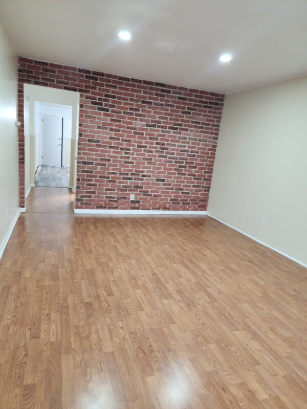 Building Photo - 80 Dix St