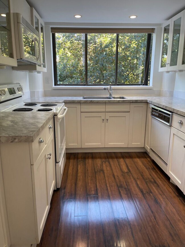 Foto del edificio - 2 BEDROOMS AND 1.5 BATH CONDO IN DOWNTOWN ...