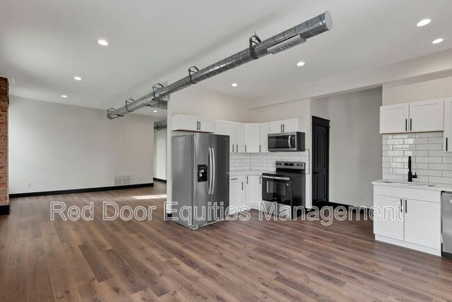 Building Photo - 530 N Columbus St