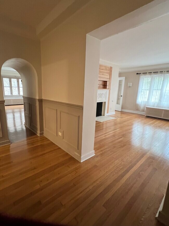 Foto del edificio - 2214 E 69th St