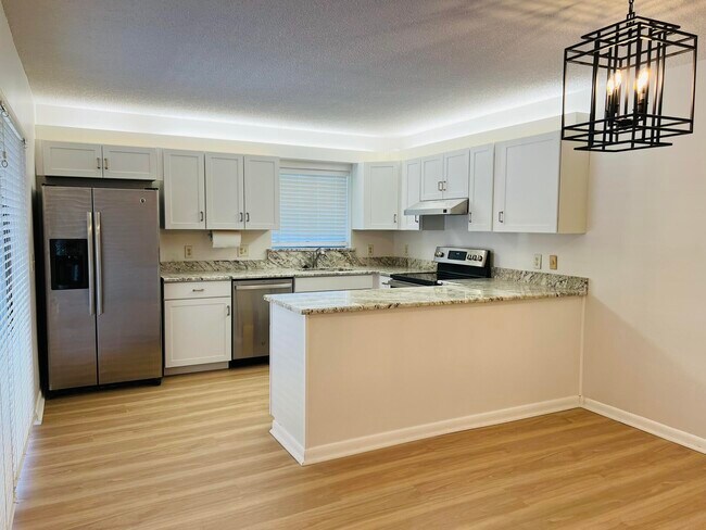 Foto del edificio - 4039 Palm Bay Cir