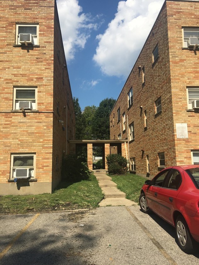 3727 Dina Ave Unit 7, Cincinnati, OH 45211 Room for Rent in