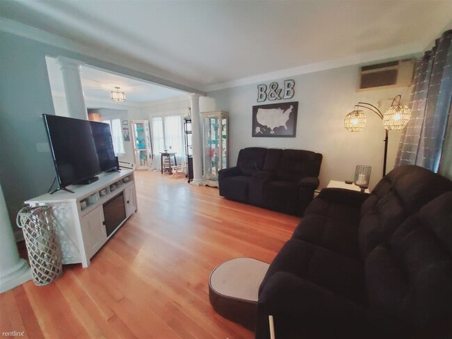 Building Photo - 2 br, 1 bath Condo - 19 Windell Pl Unit 2