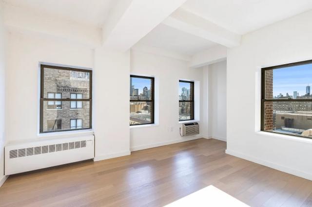 Foto principal - 2 bedroom in New York NY 10001