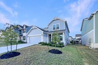 Building Photo - 5503 Mars Ln