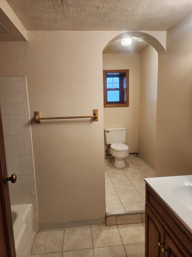Building Photo - 518 5th St