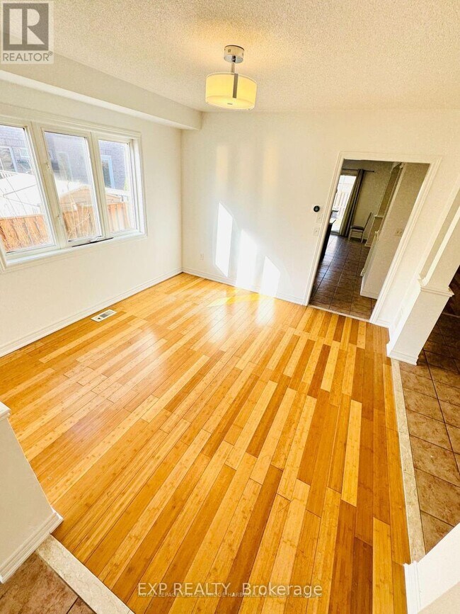 Photo du bâtiment - 108 Norwood Ave