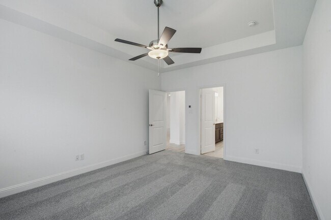 Building Photo - 2911 Hanscom St