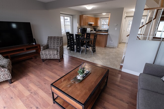 Building Photo - Village of Niagara Townhouses