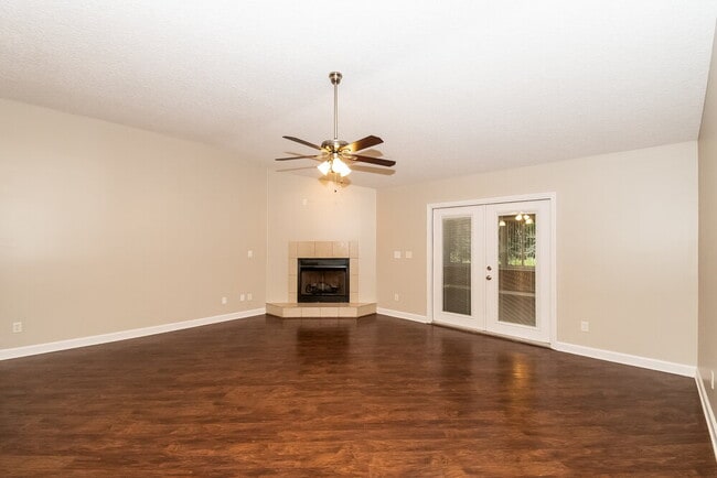 Foto del edificio - 299 Thornbrook Ct