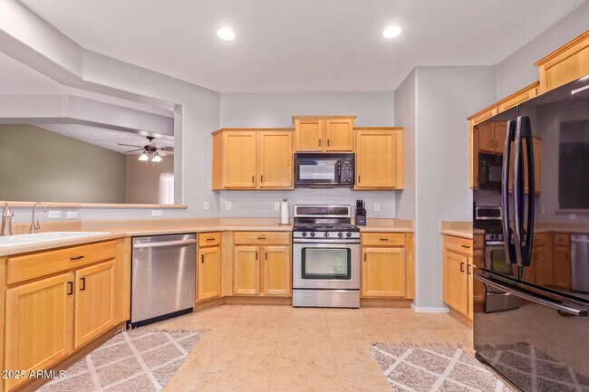 Building Photo - 2194 N Hudson Dr