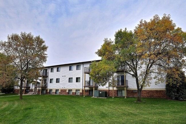 Fargo, ND Southgate Apartments | Exterior - Southgate