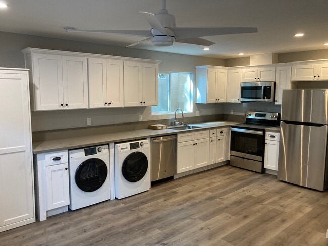 All New Kitchen! - 16021 Victory Blvd