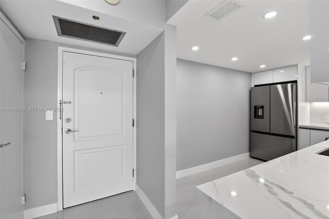 Building Photo - 3675 N Country Club Dr