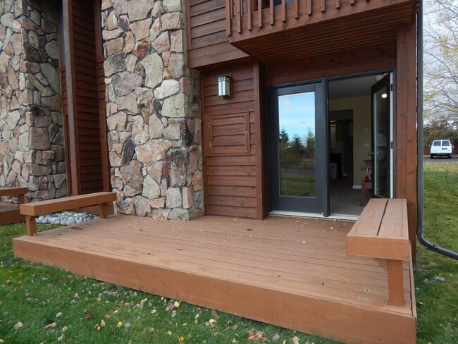 Building Photo - 420 Sagebrush Dr