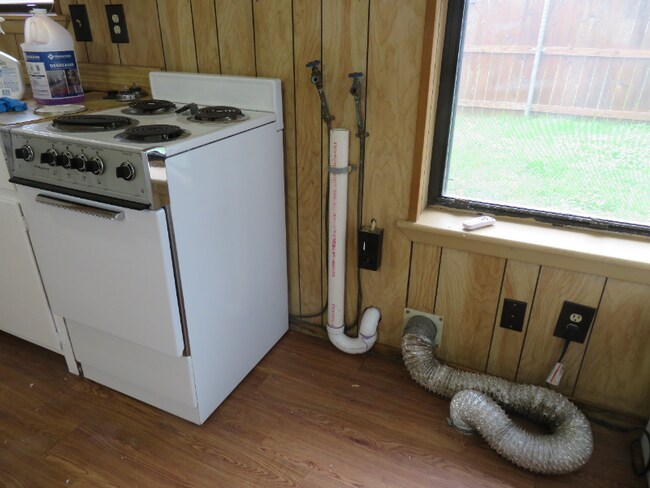 Building Photo - 306 Hollyhill Ln