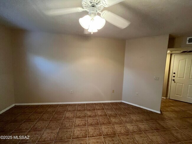 Foto del edificio - 5751 N Kolb Rd