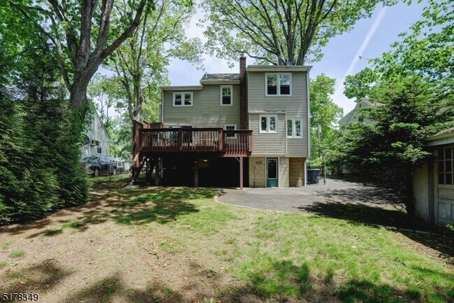Building Photo - 44 Brookside Ave