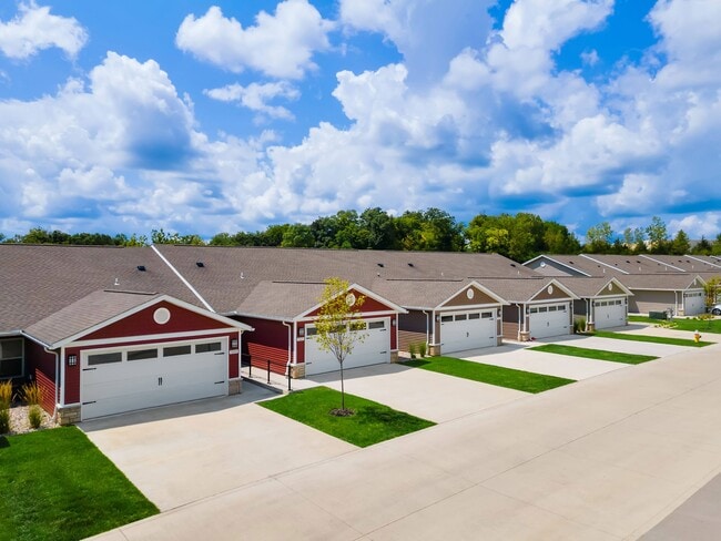 Building Photo - Redwood Vandalia