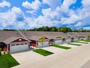 Building Photo - Redwood Vandalia