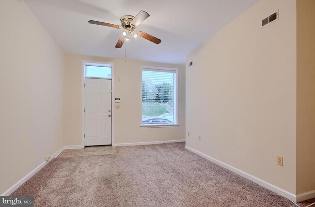 Foto del edificio - 2343 Eastern Ave