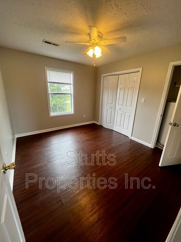 Building Photo - 402 Jackson Ave