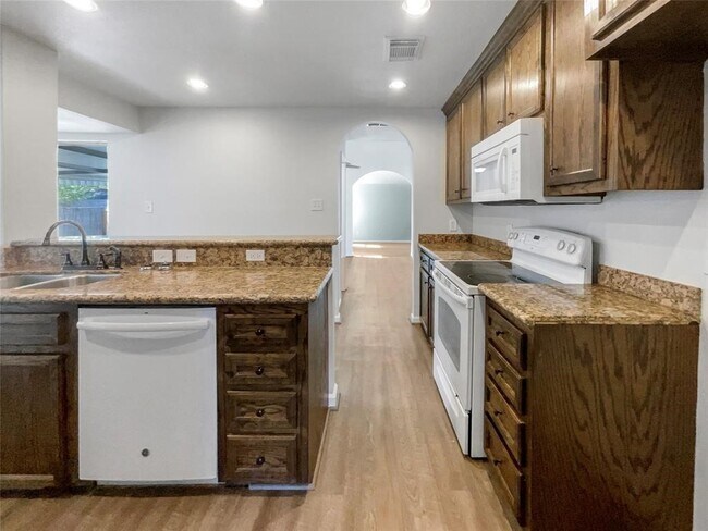 Foto del edificio - 16126 Spinnaker Dr