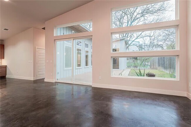 Building Photo - 1404 Cometa St