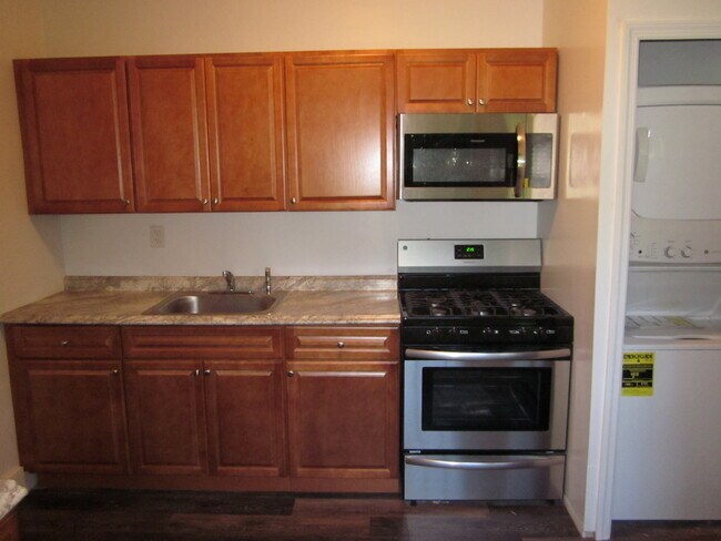 Building Photo - 39 Carley Ave