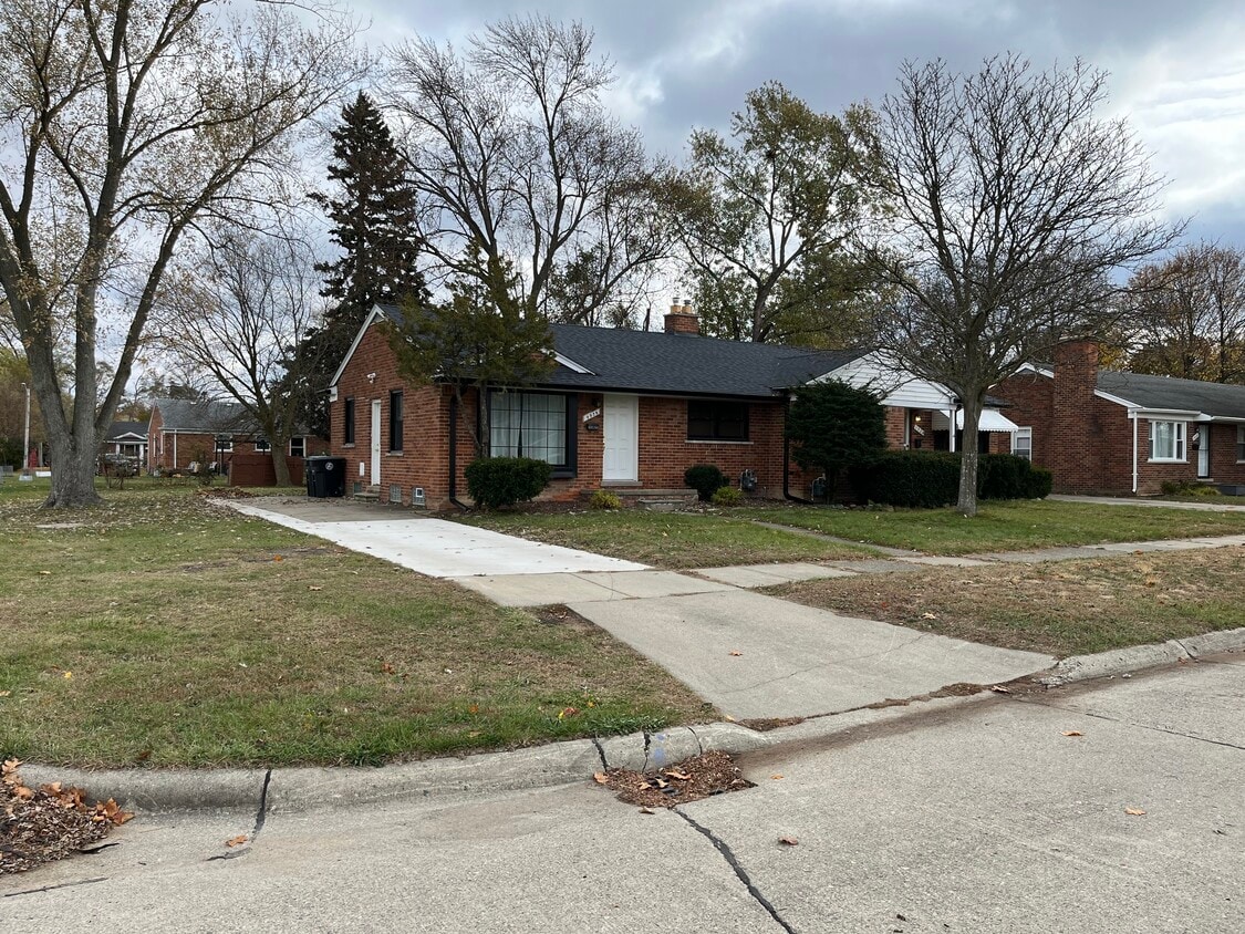 Photo - 9928 Shadyside St (Livonia, MI)