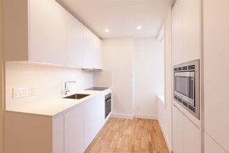 Building Photo - 590 Av. Outremont