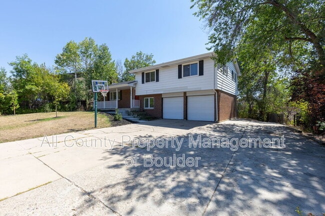 Foto del edificio - 4734 Essex Ct