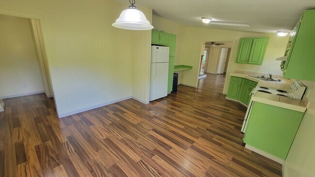 Building Photo - Manufactured Home Available in Anderson