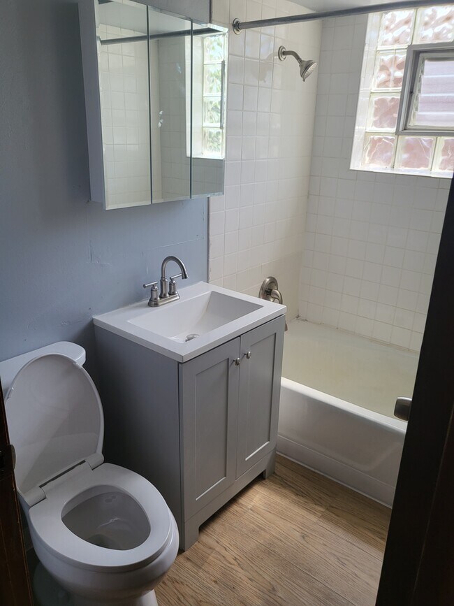 Baño - 15300 Doctor M.L.K. Jr Dr