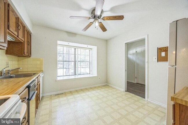 Foto del edificio - 838 Kings Croft Dr